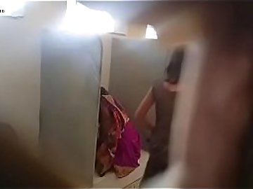 Desi lady public toilet pissing spy