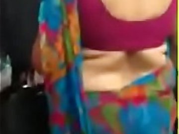Hot Nepali aunty'_s big back exposed in saree