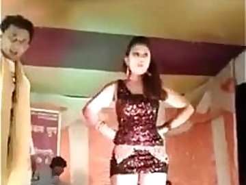 Sexy Hot Desi Teen Dancing On Stage in Public on Sex Song