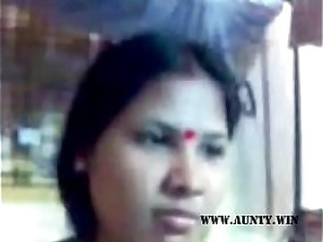 Desi Randi Aunty Boobs exposed