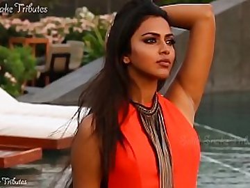 Amala Paul hot braless back and boobs show